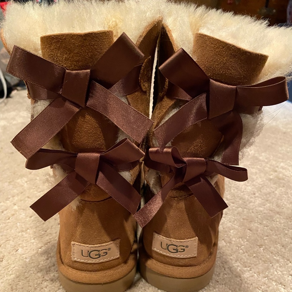 Bailey bow UGG - chestnut brown Women’s size 8